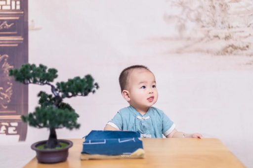 伊犁哈萨克二岁宝宝发型